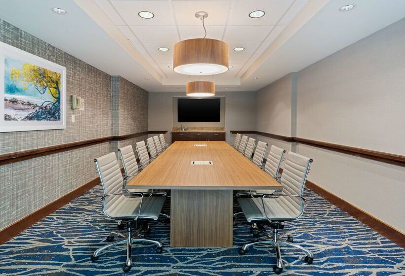בית מלון כפרי Embassy Suites By Hilton Tampa Usf Near Busch Gardens