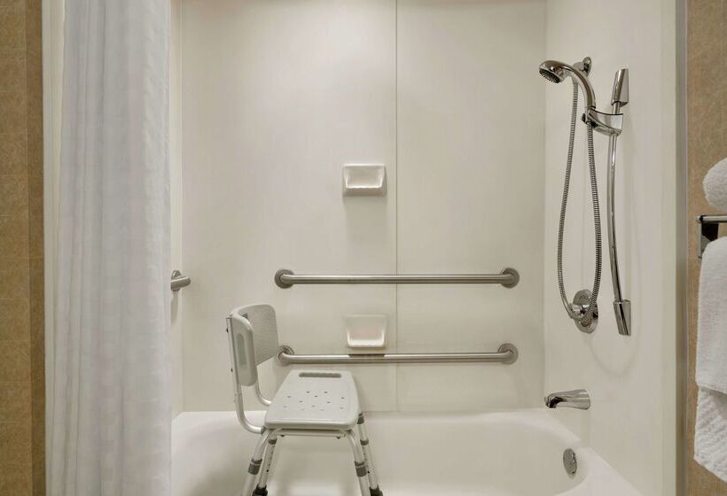 בית מלון כפרי Embassy Suites By Hilton Tampa Usf Near Busch Gardens