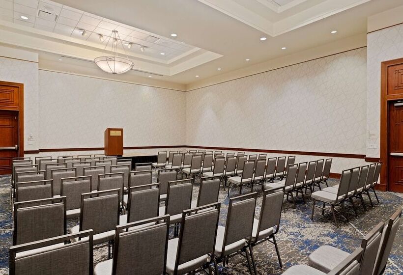 בית מלון כפרי Embassy Suites By Hilton Tampa Usf Near Busch Gardens