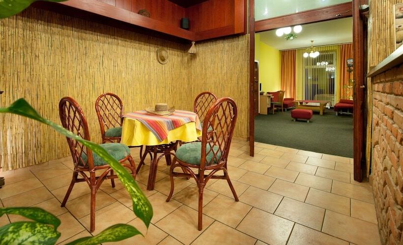 Fotos del hotel Henrietta:  11