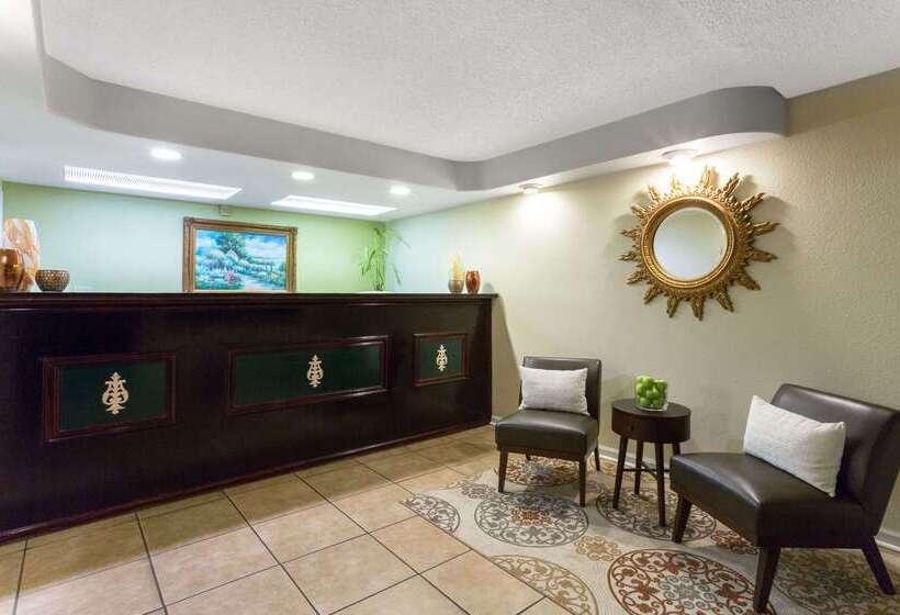 בית מלון כפרי Howard Johnson By Wyndham Tallahassee