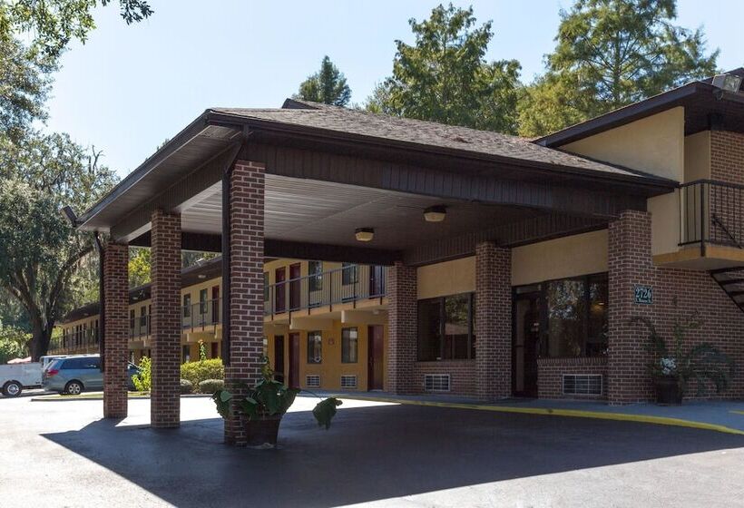 בית מלון כפרי Howard Johnson By Wyndham Tallahassee