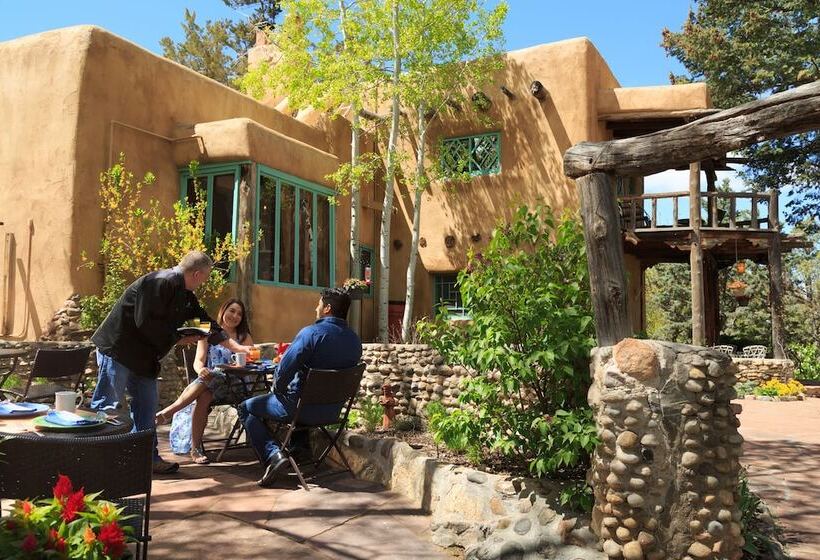 هتل Inn Of The Turquoise Bear