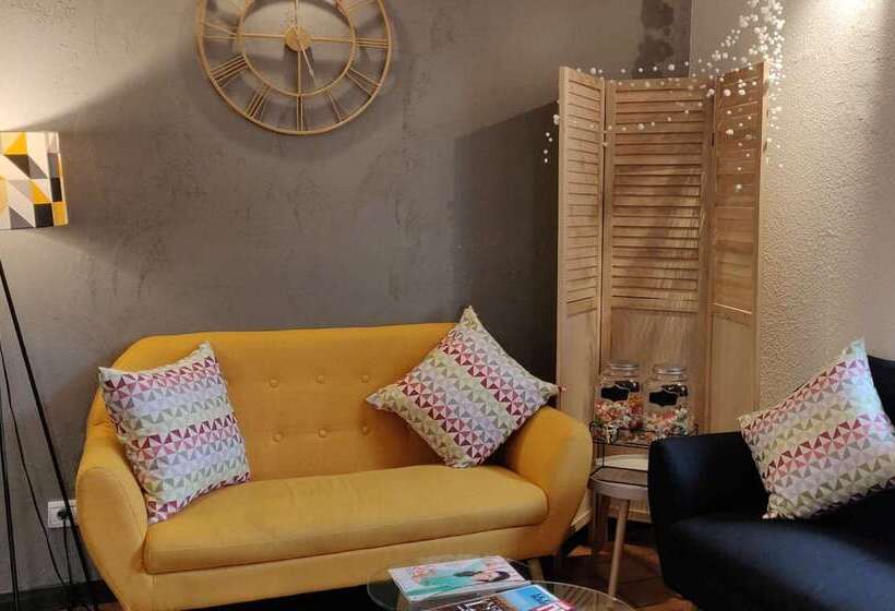 בית מלון כפרי Kyriad Genève St Genis Pouilly