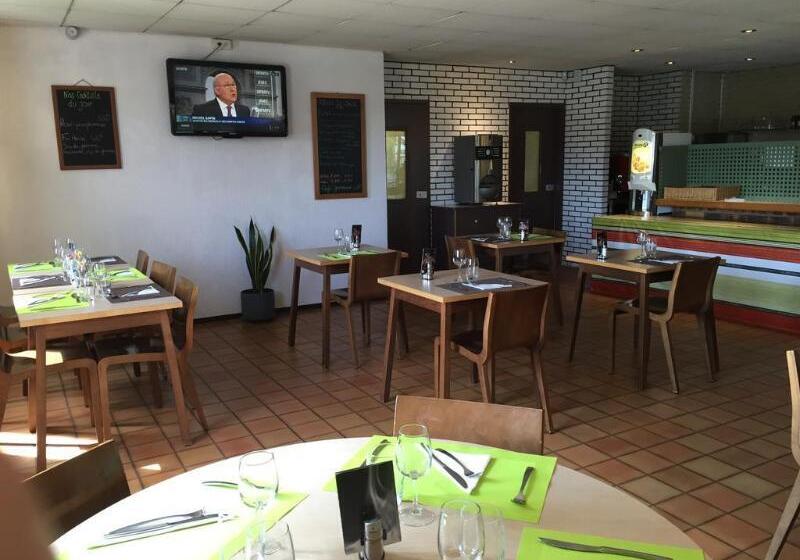 בית מלון כפרי Kyriad Genève St Genis Pouilly