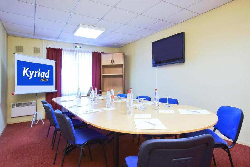 בית מלון כפרי Kyriad Genève St Genis Pouilly