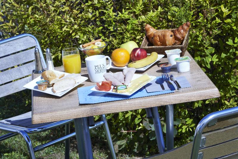 בית מלון כפרי Kyriad Genève St Genis Pouilly