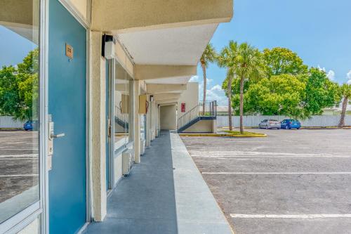 Отель Bayside Inn Pinellas Park  Clearwater