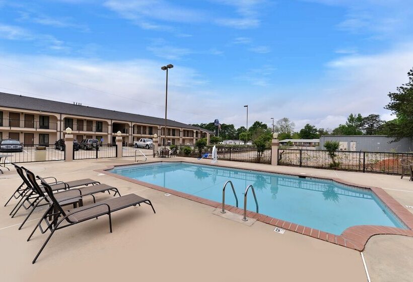 هتل Mockingbird Inn & Suites