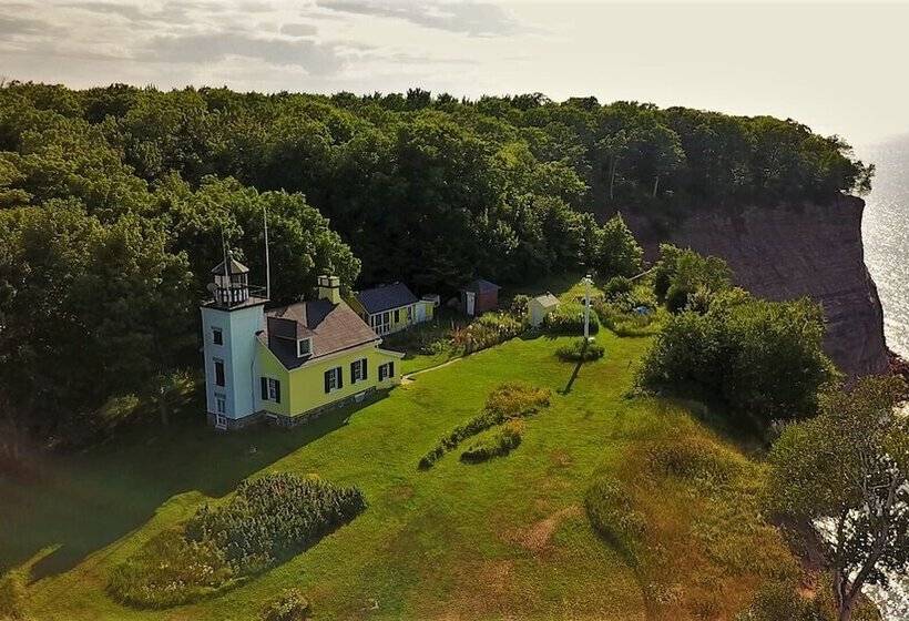 هتل Pictured Rocks Inn And Suites
