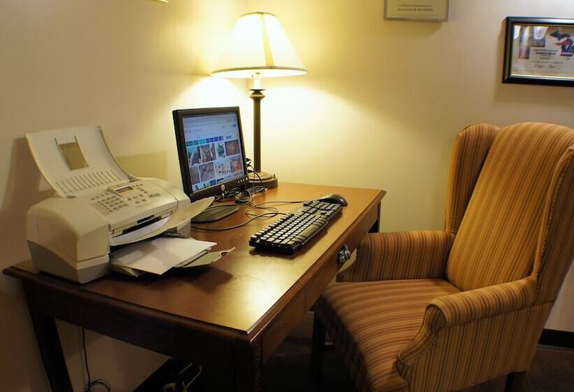 هتل Pictured Rocks Inn And Suites