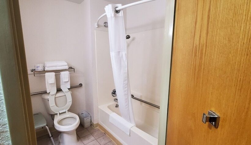 هتل Pictured Rocks Inn And Suites