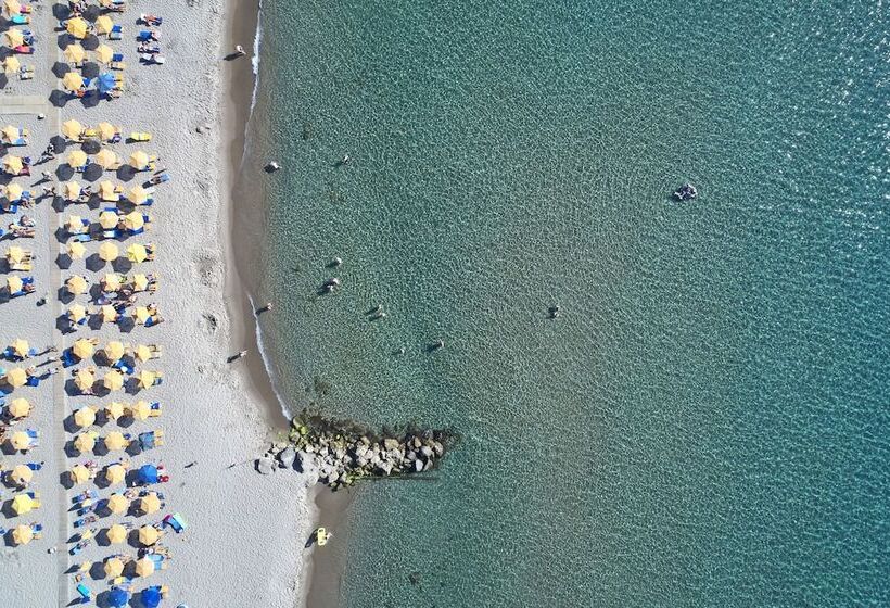 هتل Porto Bello Beach