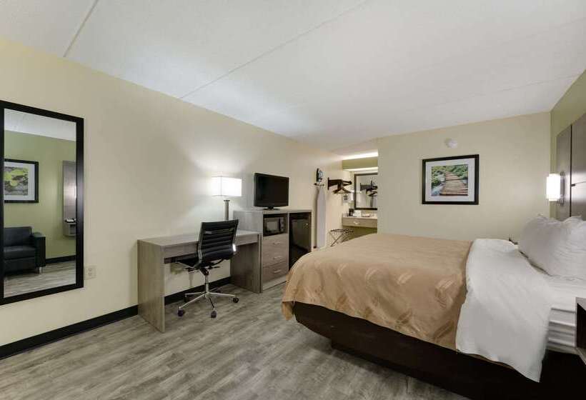 هتل Quality Inn Airport  Southeast