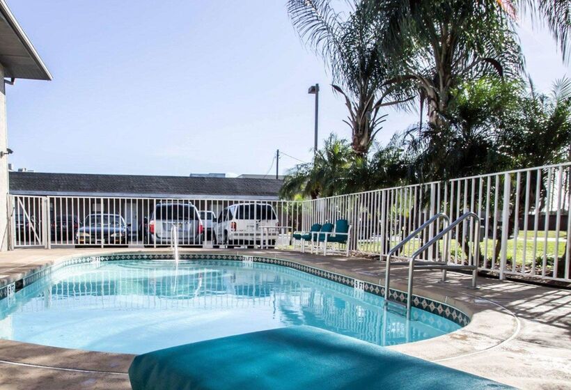 فندق Rodeway Inn