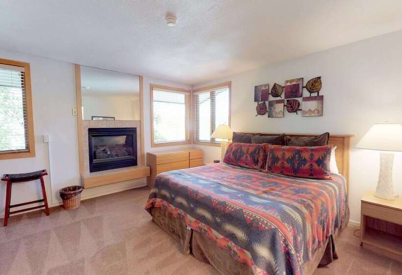 هتل Tamarack Townhomes   Coraltree Residence Collection