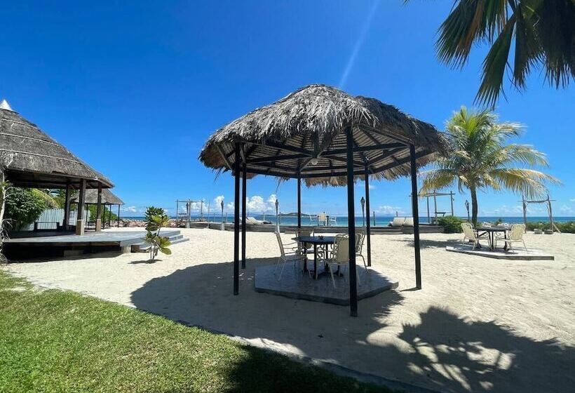 هتل The Islander