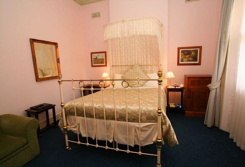 هتل The Lodge On Elizabeth Boutique