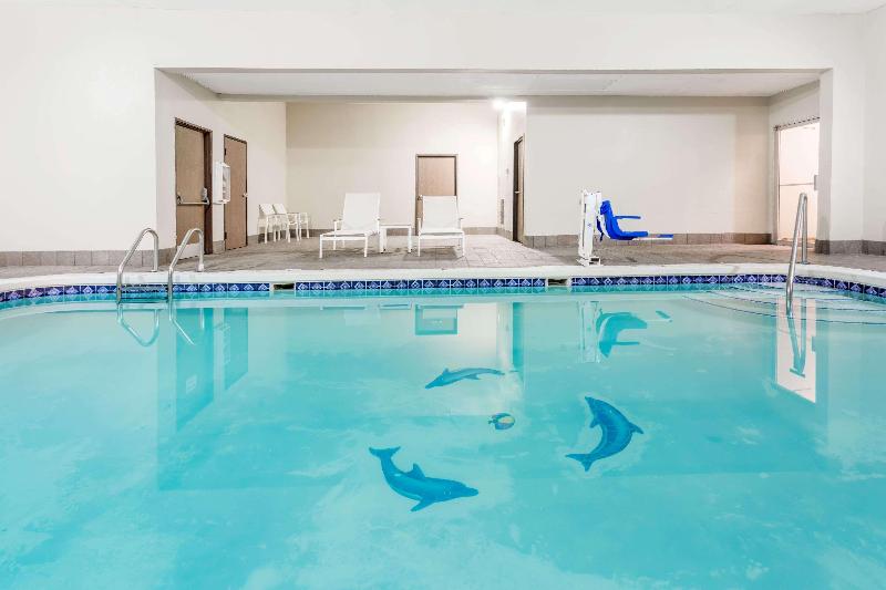 فندق Travelodge By Wyndham Longmont