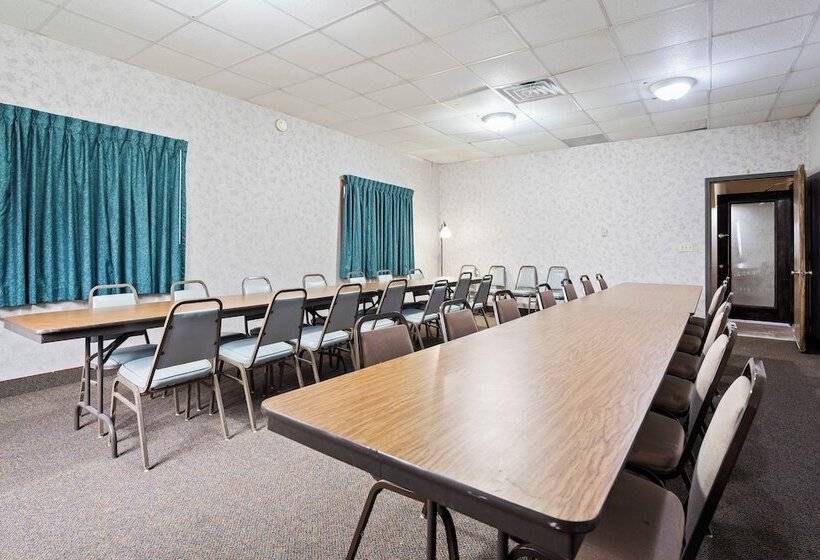 Мотель Express Inn Parsons