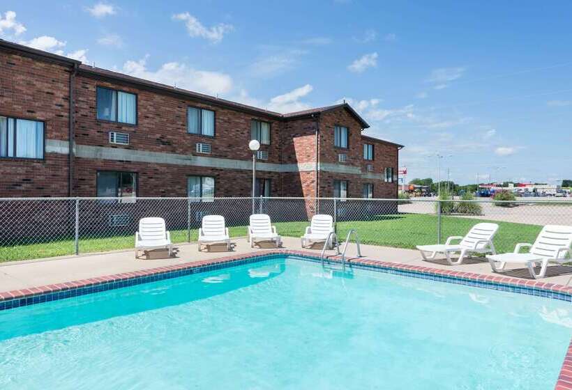 فندق على الطريق Super 8 By Wyndham Independence Ks