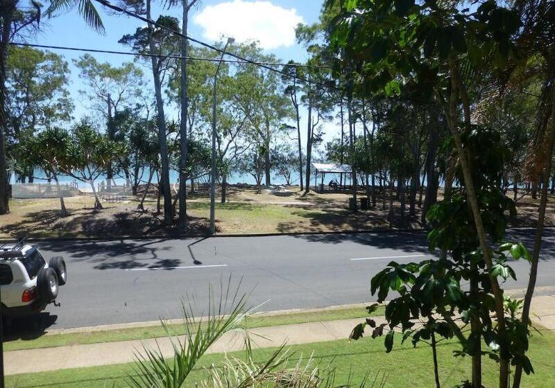 استراحتگاه The Beach Motel Hervey Bay
