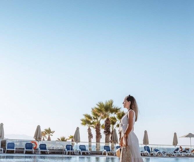 هتل Arina Beach Resort