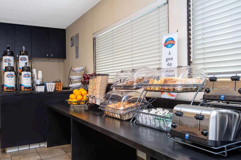 בית מלון כפרי Baymont By Wyndham San Diego Downtown