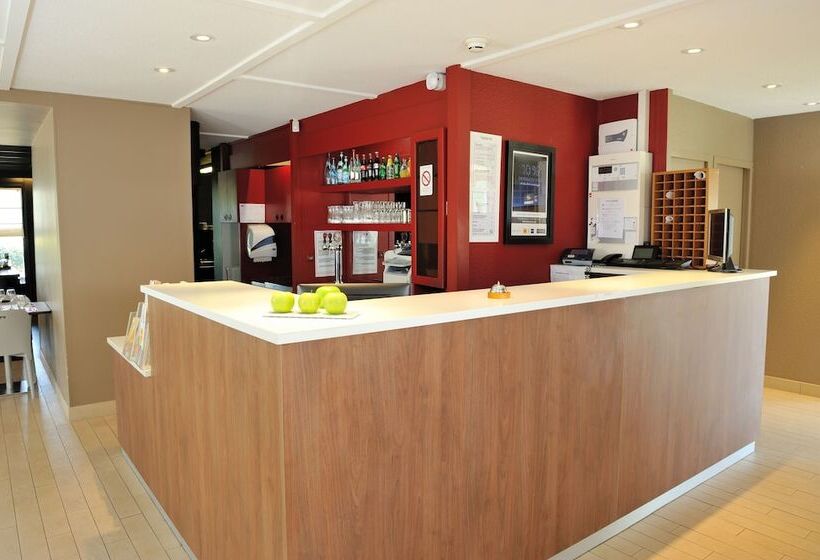 בית מלון כפרי Campanile Cergy Pontoise