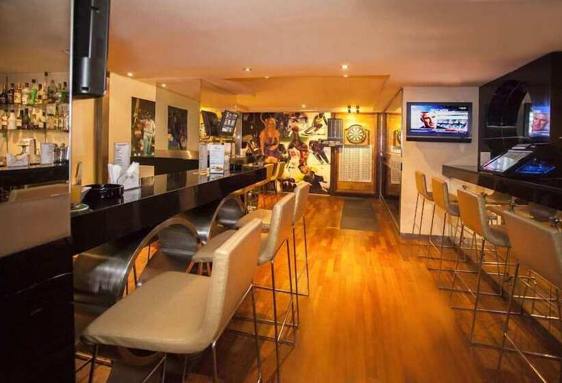 Fotos del hotel Capitol Hotel:  12