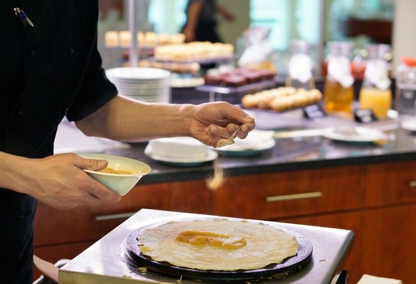 Отель Courtyard By Marriott Dresden