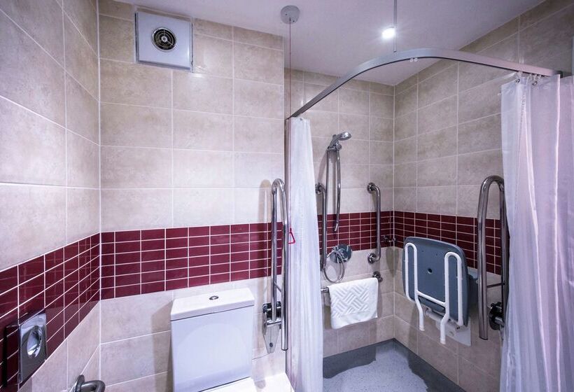 هتل Doubletree By Hilton Cheltenham Cotswolds