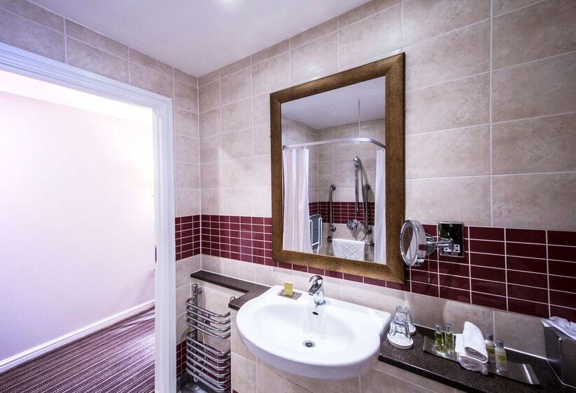 هتل Doubletree By Hilton Cheltenham Cotswolds