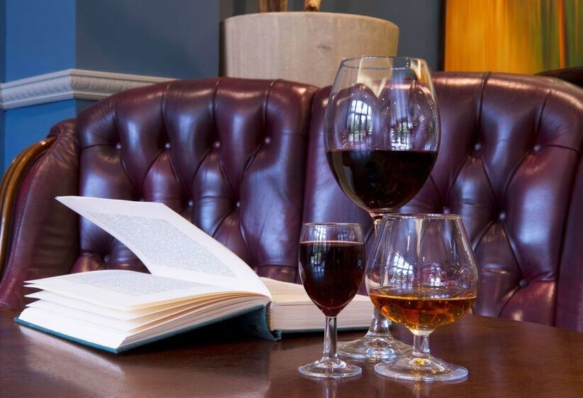 هتل Doubletree By Hilton Cheltenham Cotswolds