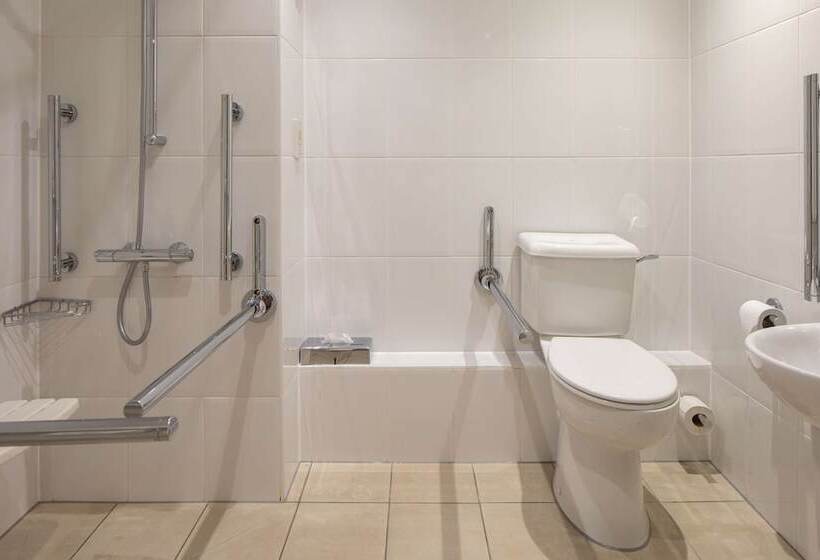 هتل Doubletree By Hilton Southampton