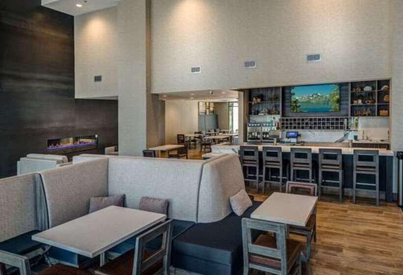 هتل Hampton Inn & Suites South Lake Tahoe