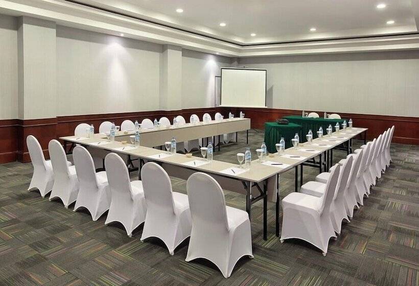 هتل Manado Tateli Resort And Convention