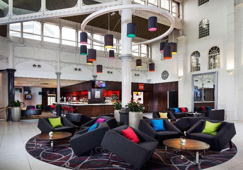 בית מלון כפרי Park Inn By Radisson Cardiff City Centre