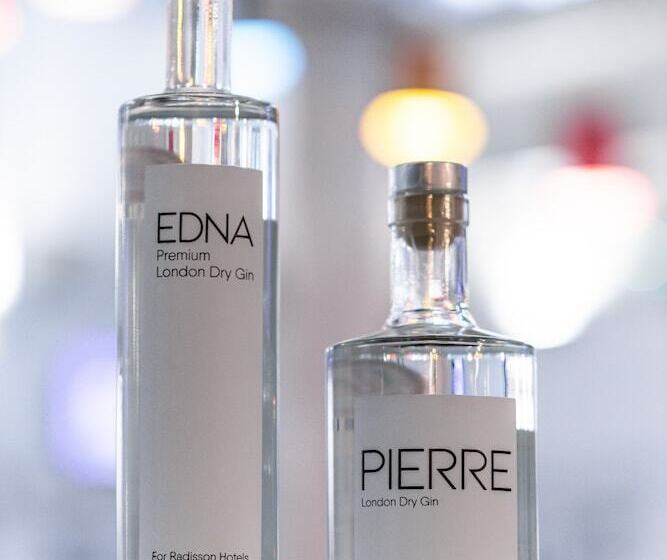 בית מלון כפרי Park Inn By Radisson Cardiff City Centre