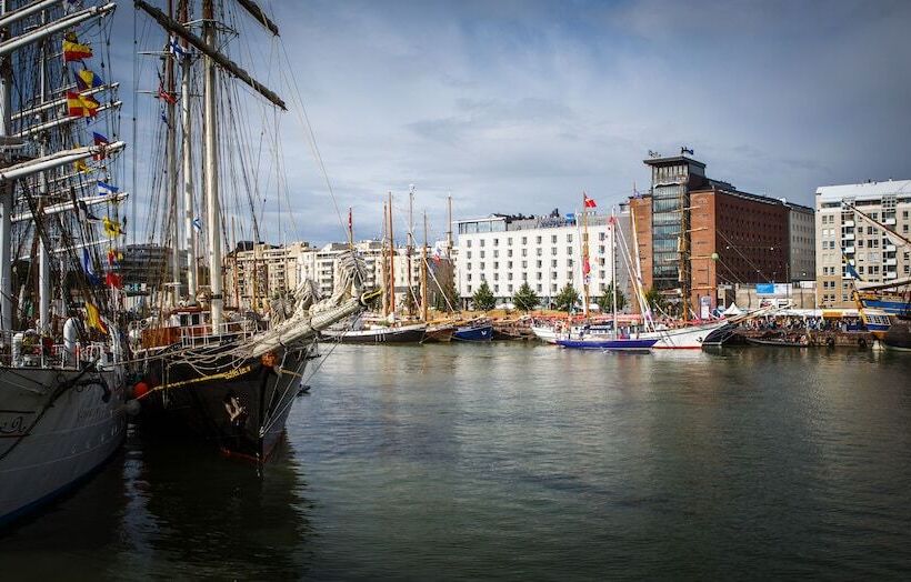 هتل Radisson Blu Seaside  Helsinki