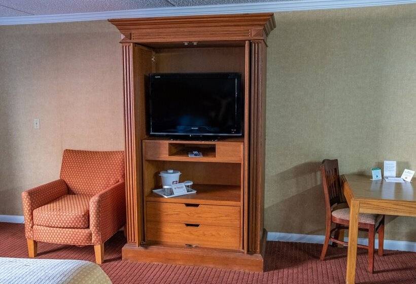 هتل Admiralty Inn & Suites   A Red Collection