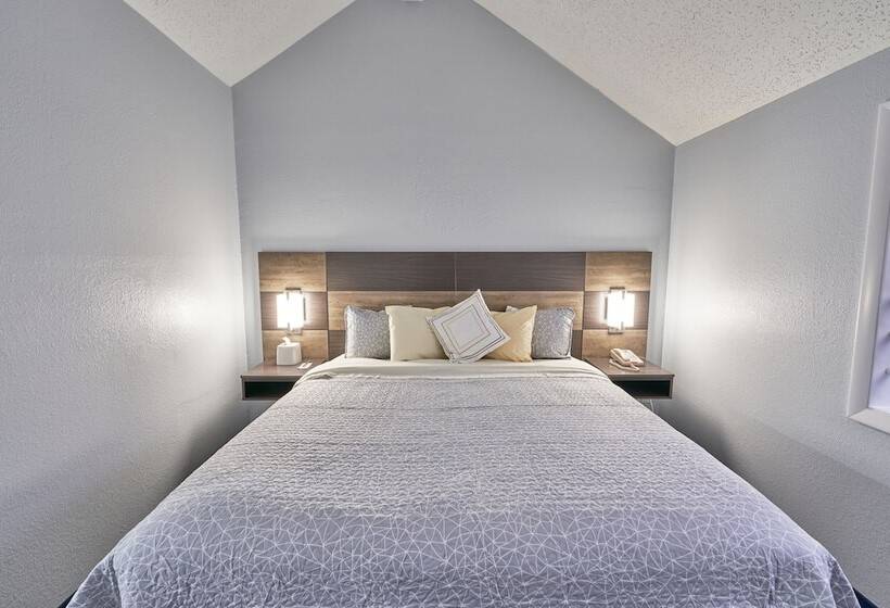 هتل Admiralty Inn & Suites   A Red Collection