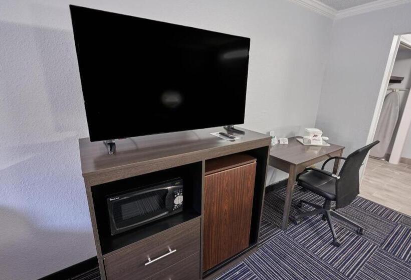 هتل Admiralty Inn & Suites   A Red Collection