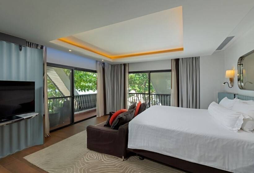 هتل The Boathouse Phuket Sha Plus
