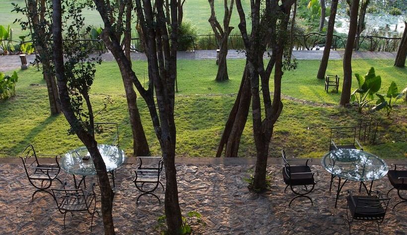 Отель The Deer Park