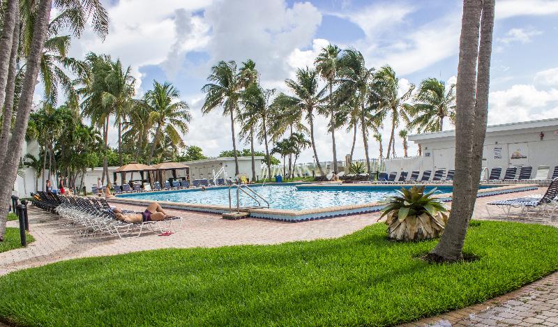 هتل Waterfront Condo, Heated Pool, Direct Beach Access With Private Beach Chairs