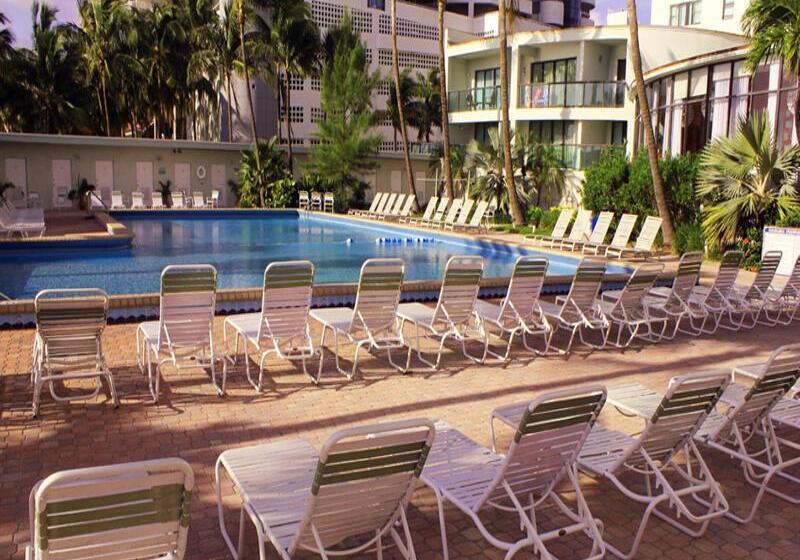 هتل Waterfront Condo, Heated Pool, Direct Beach Access With Private Beach Chairs