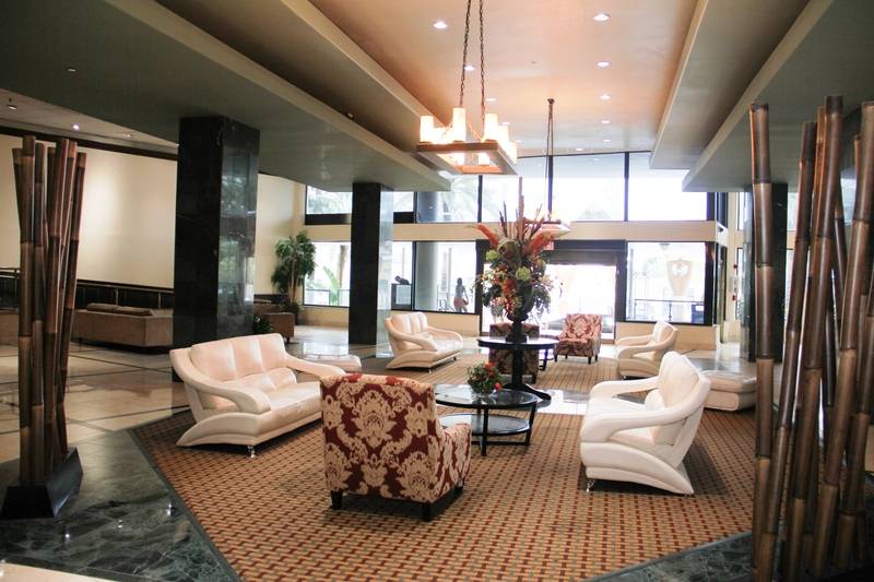 Отель Waterfront Condo, Heated Pool, Direct Beach Access With Private Beach Chairs