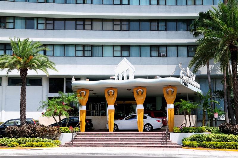 هتل Waterfront Condo, Heated Pool, Direct Beach Access With Private Beach Chairs