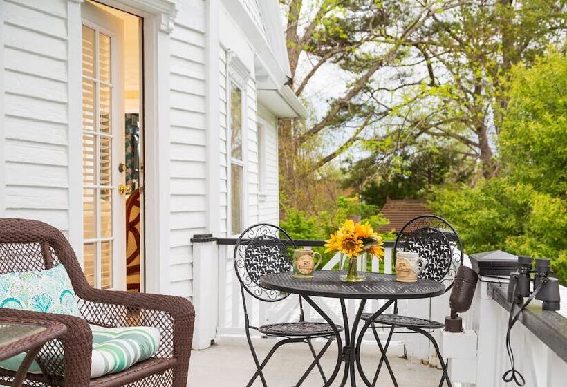 فندق White Doe Inn Bed & Breakfast